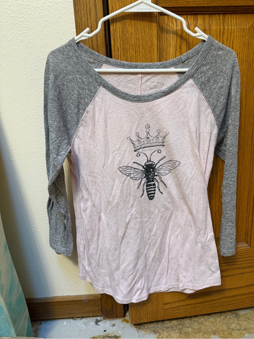 Women’s Pink & Gray Raglan Bee Graphic Tee